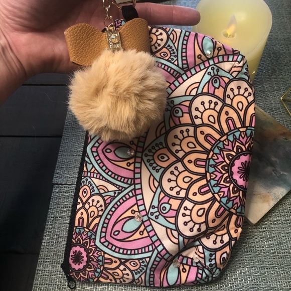 #84t 👛NWOT Swarovski Crystal Bag & Tan Pom Pom Keychain 👛📔 *one of a kind* - Picture 3 of 17